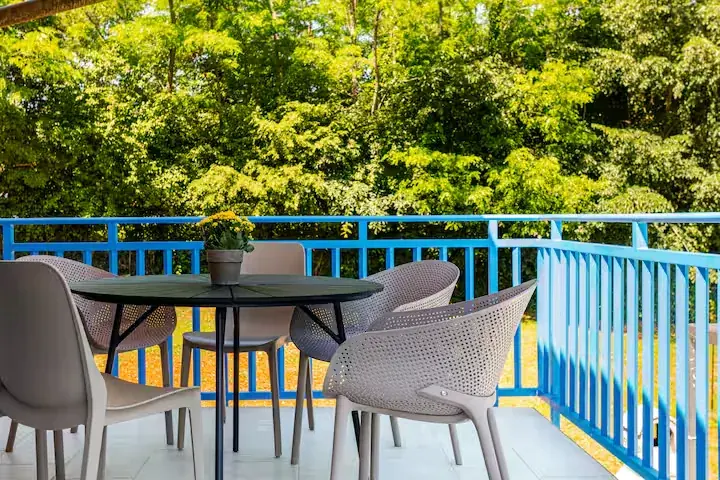 Balkon s pogledom na zelenilo